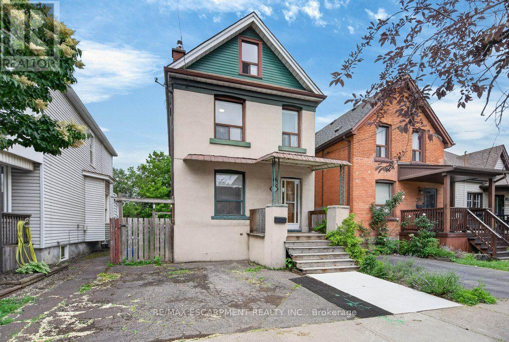 21 East Bend Avenue N, Hamilton, ON - Outdoor With Facade