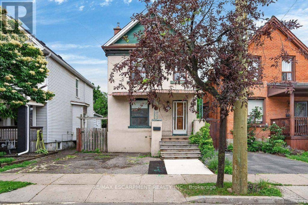 21 East Bend Avenue N, Hamilton, ON - Outdoor With Facade