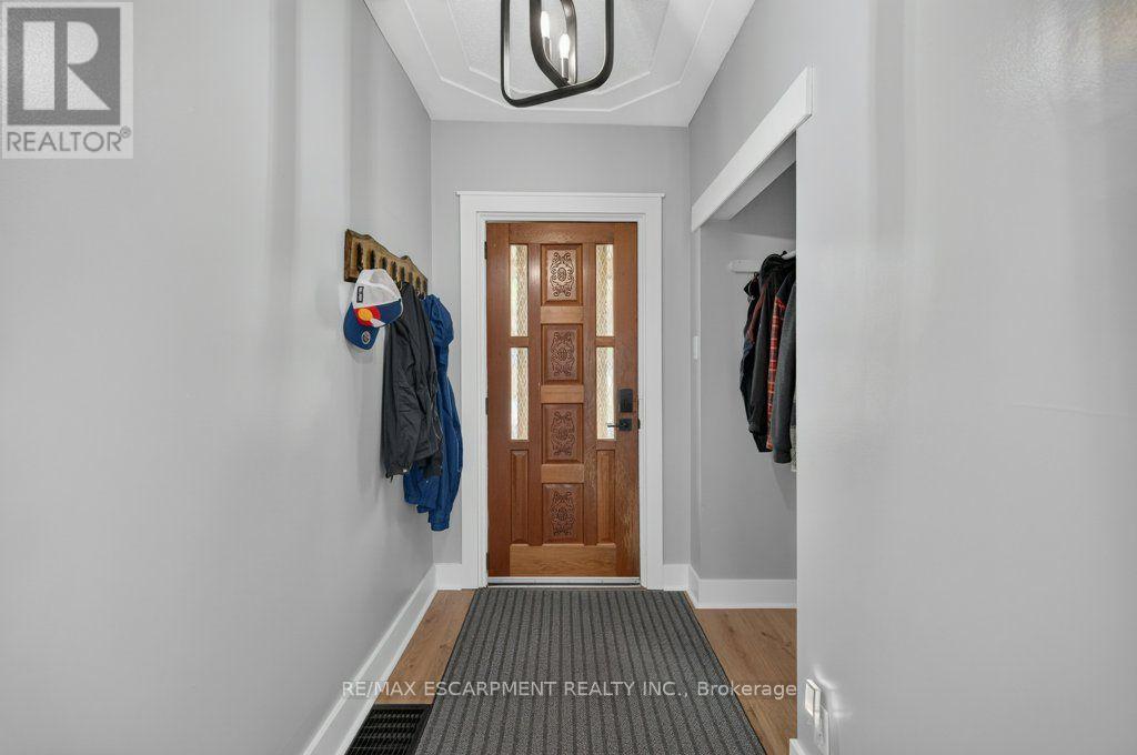21 East Bend Avenue N, Hamilton, ON - Indoor Photo Showing Other Room