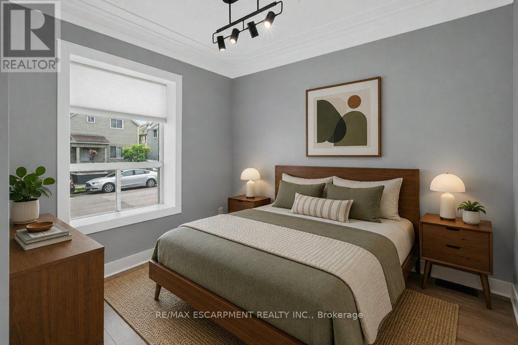 21 East Bend Avenue N, Hamilton, ON - Indoor Photo Showing Bedroom