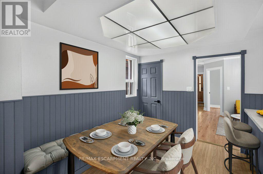 21 East Bend Avenue N, Hamilton, ON - Indoor Photo Showing Dining Room