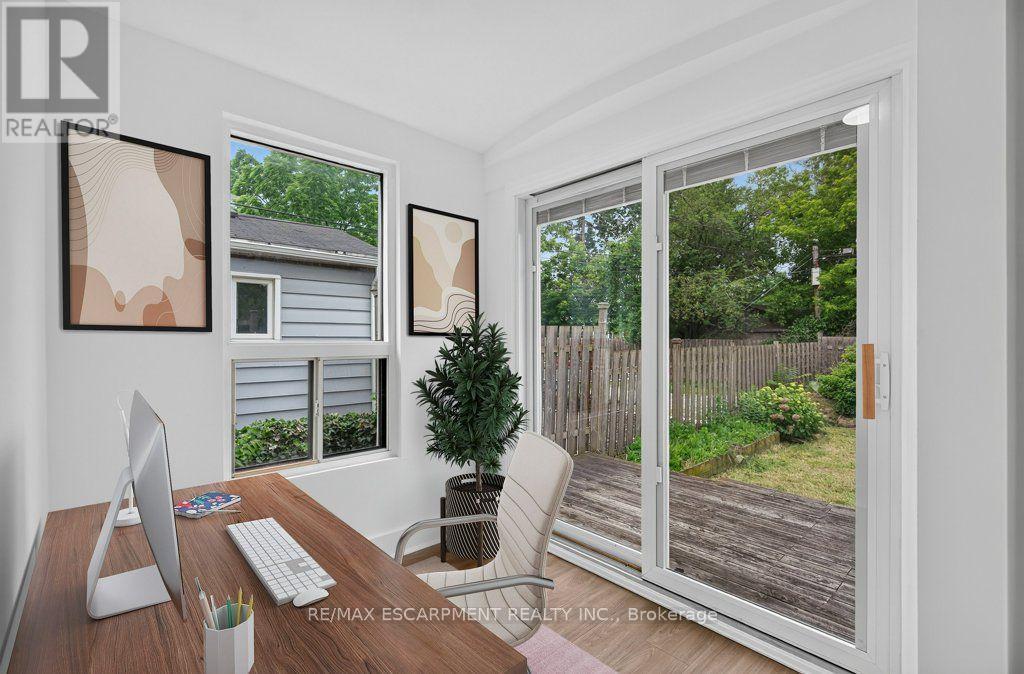 21 East Bend Avenue N, Hamilton, ON - Indoor