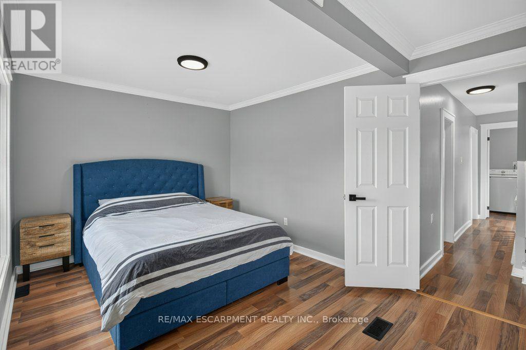 21 East Bend Avenue N, Hamilton, ON - Indoor Photo Showing Bedroom