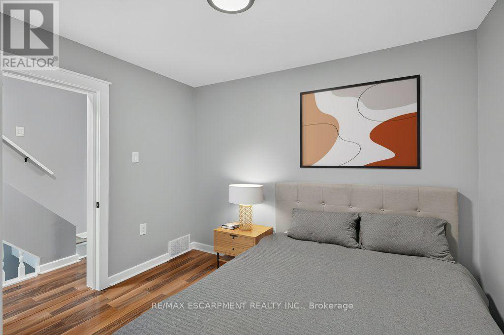21 East Bend Avenue N, Hamilton, ON - Indoor Photo Showing Bedroom