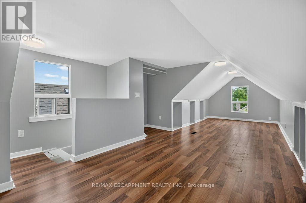 21 East Bend Avenue N, Hamilton, ON - Indoor Photo Showing Other Room