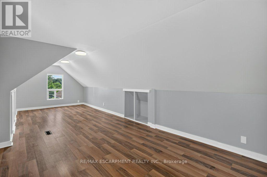 21 East Bend Avenue N, Hamilton, ON - Indoor Photo Showing Other Room