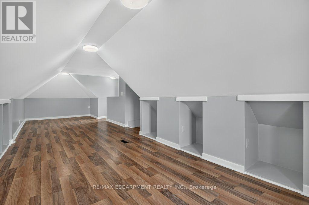 21 East Bend Avenue N, Hamilton, ON - Indoor Photo Showing Other Room