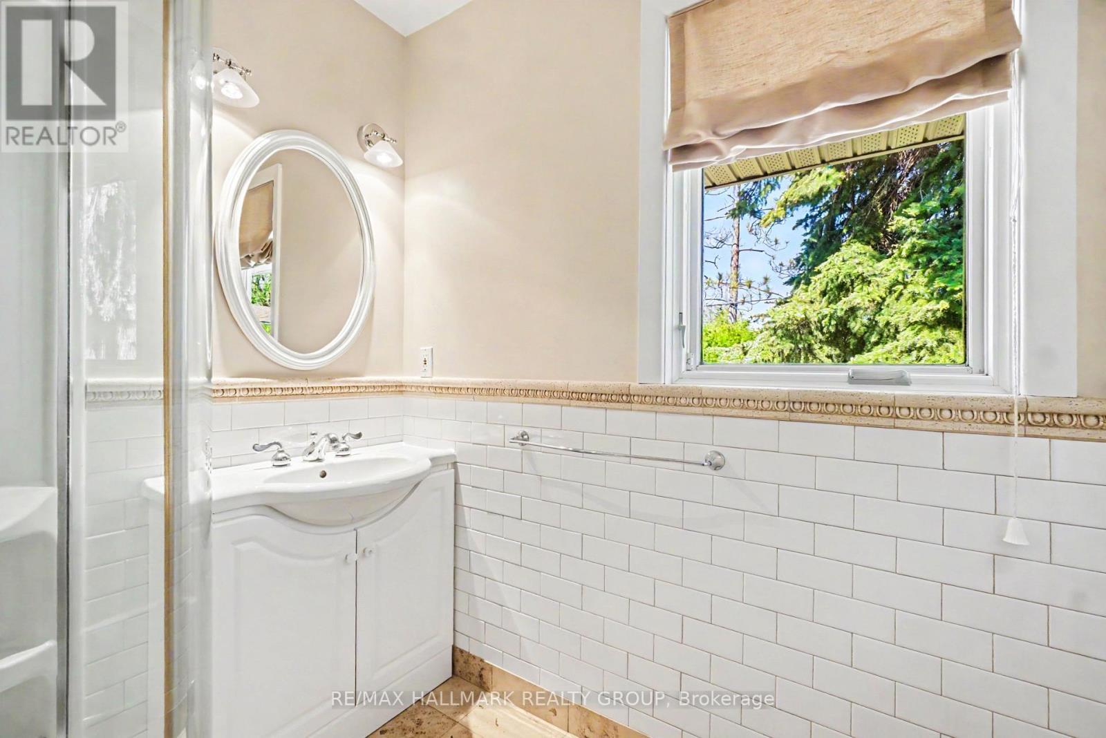 3Pcs Ensuite bath fully remodeled - 2009 Killarney Drive, Ottawa, ON - Indoor