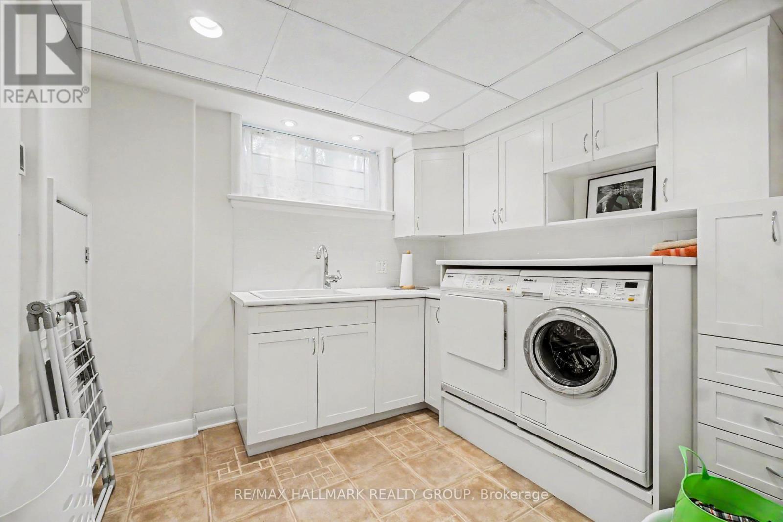 Laundry rm & storage - 2009 Killarney Drive, Ottawa, ON - Indoor Photo Showing Laundry Room