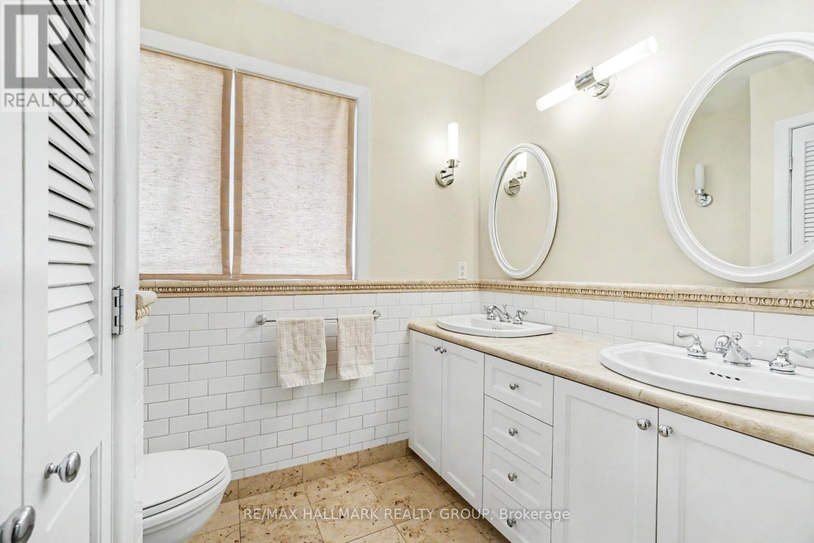 Double sinks & heated flr in main bath - 2009 Killarney Drive, Ottawa, ON - Indoor Photo Showing Bathroom