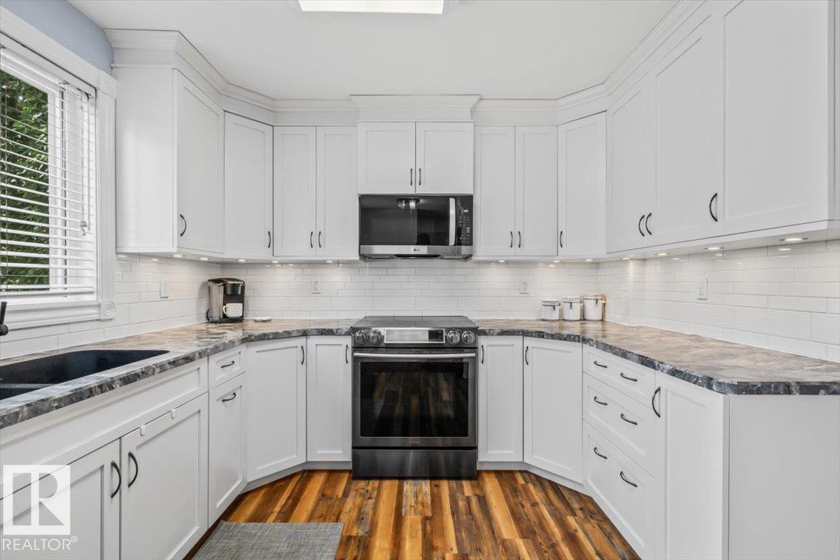 16551 116 St Nw, Edmonton, AB - Indoor Photo Showing Kitchen With Upgraded Kitchen
