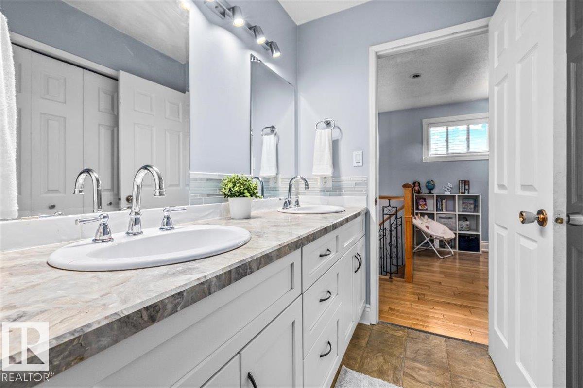 16551 116 St Nw, Edmonton, AB - Indoor Photo Showing Bathroom
