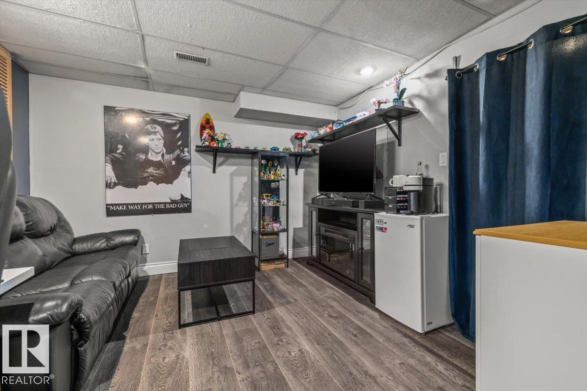 16551 116 St Nw, Edmonton, AB - Indoor