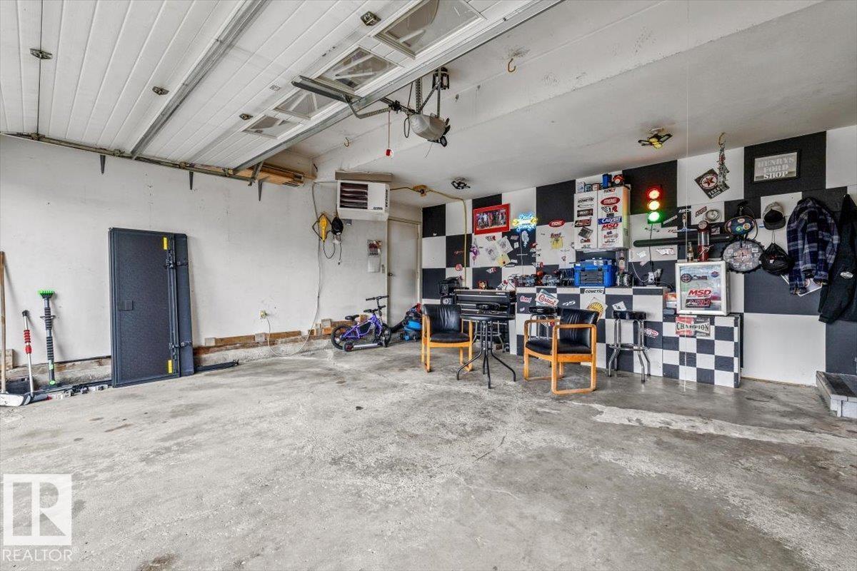 16551 116 St Nw, Edmonton, AB - Indoor Photo Showing Garage