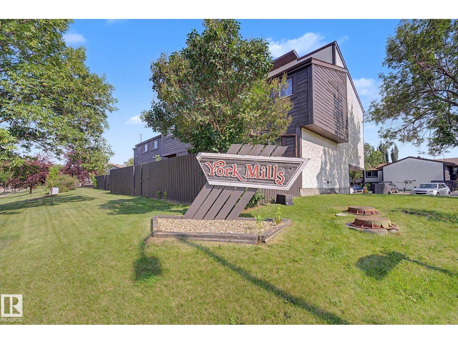 1096 Knottwood Rd E Nw, Edmonton, AB - Outdoor