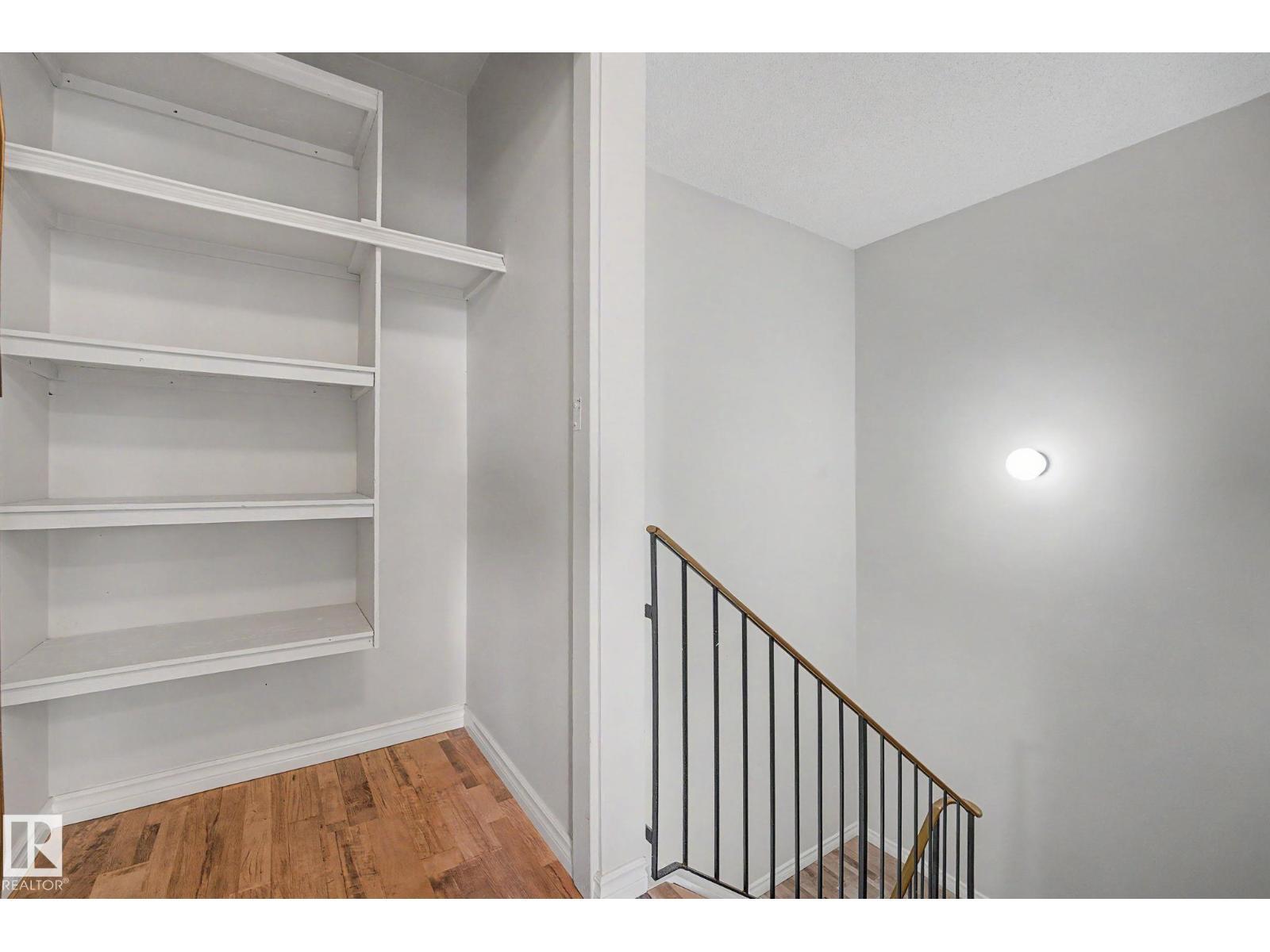 1096 Knottwood Rd E Nw, Edmonton, AB - Indoor