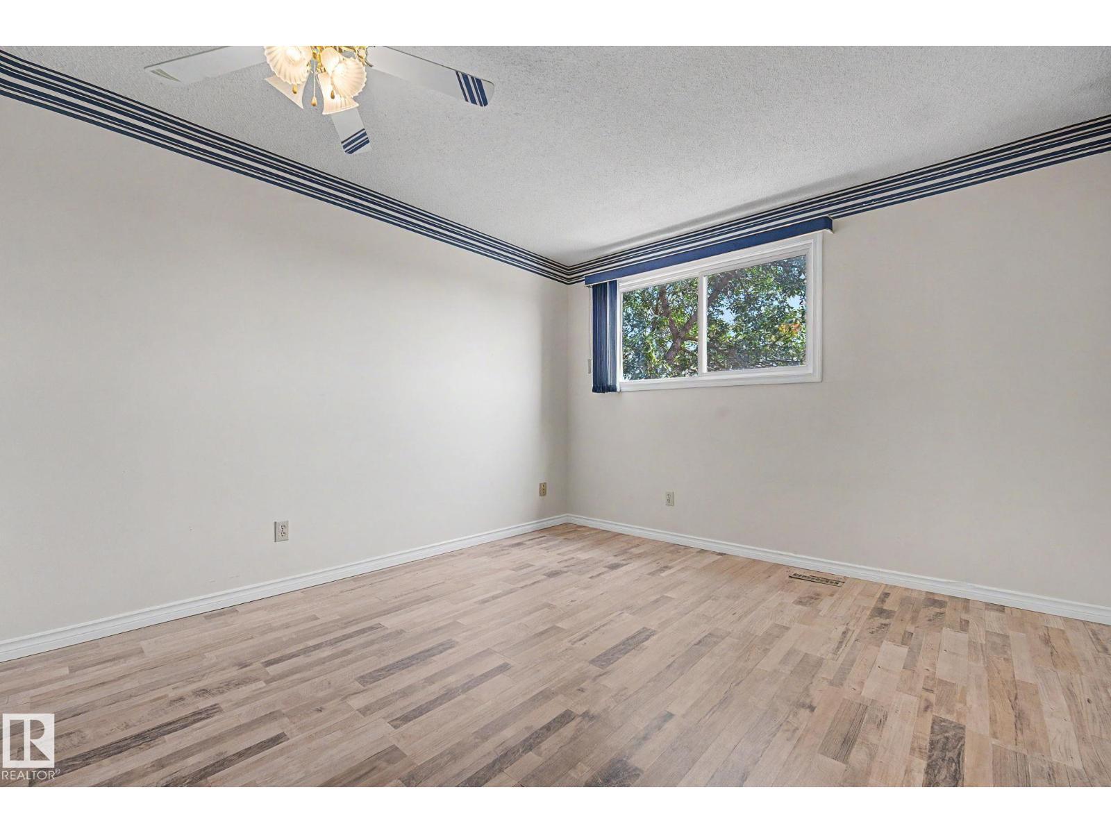 1096 Knottwood Rd E Nw, Edmonton, AB - Indoor Photo Showing Other Room