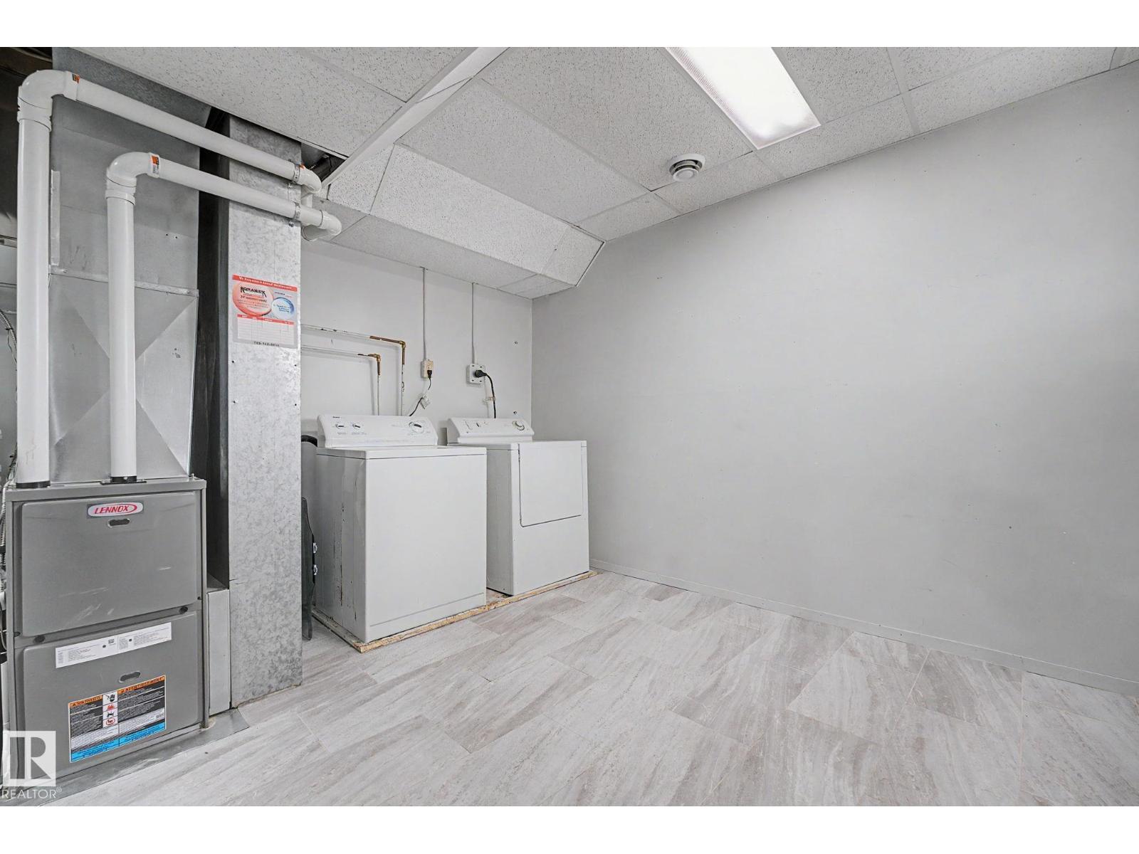 1096 Knottwood Rd E Nw, Edmonton, AB - Indoor Photo Showing Laundry Room