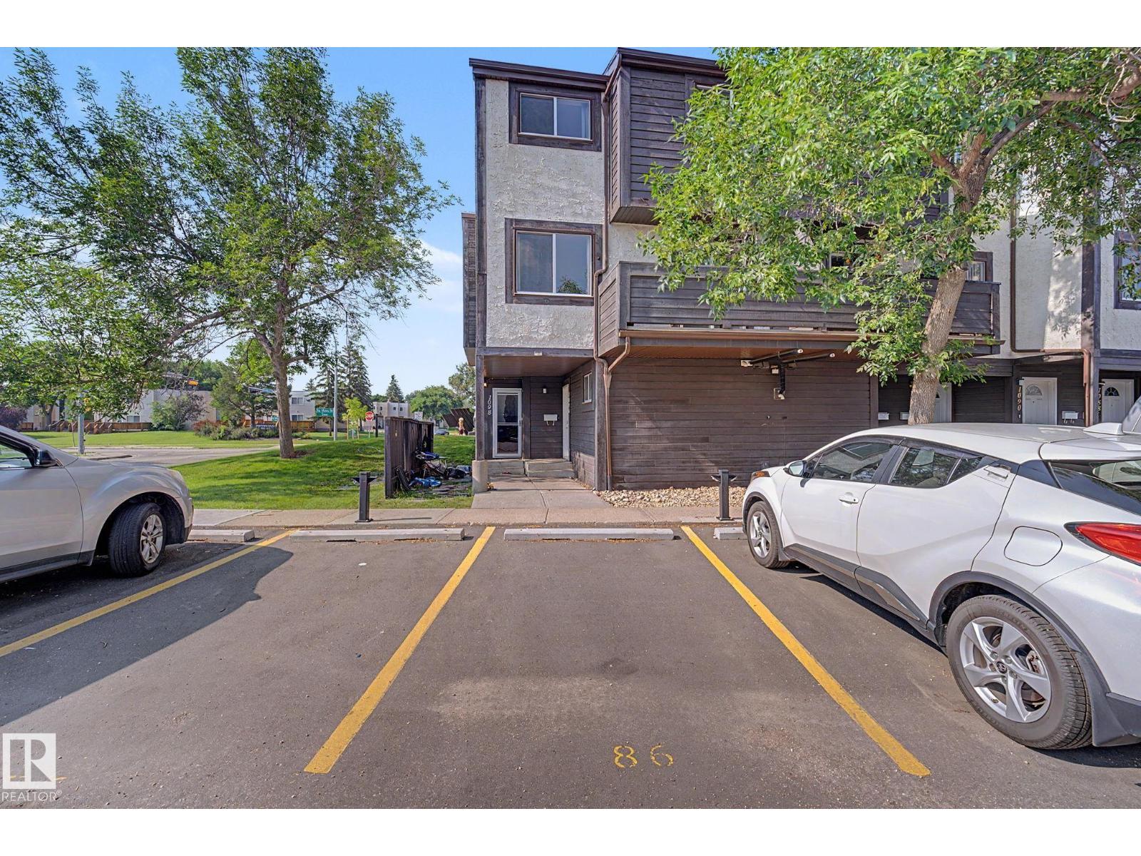 1096 Knottwood Rd E Nw, Edmonton, AB - Outdoor