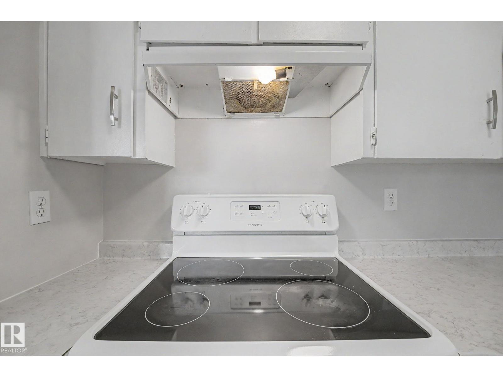 1096 Knottwood Rd E Nw, Edmonton, AB - Indoor