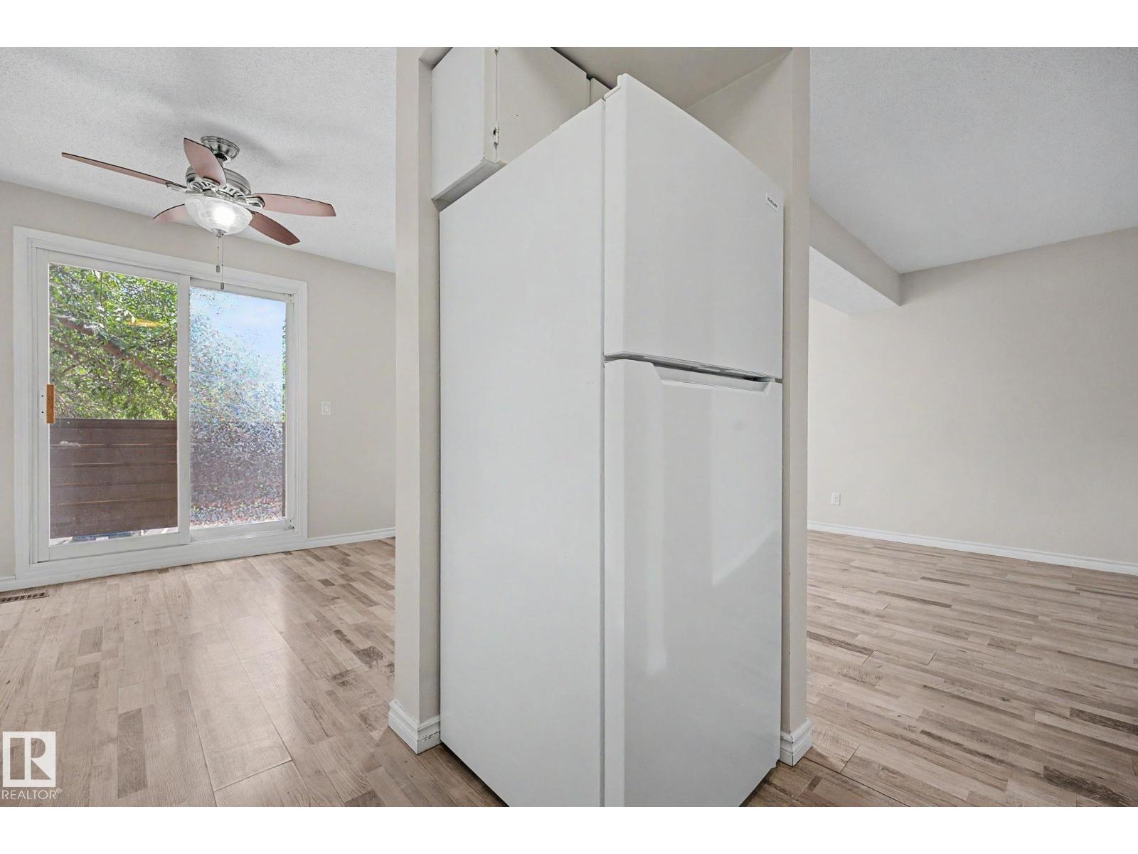 1096 Knottwood Rd E Nw, Edmonton, AB - Indoor Photo Showing Other Room