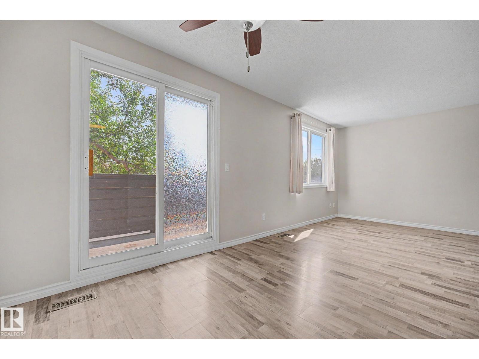 1096 Knottwood Rd E Nw, Edmonton, AB - Indoor Photo Showing Other Room