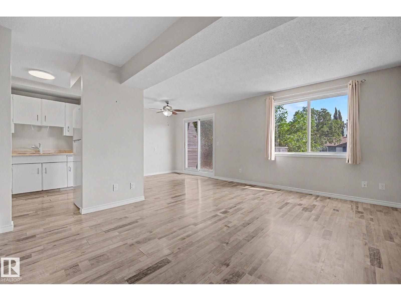 1096 Knottwood Rd E Nw, Edmonton, AB - Indoor