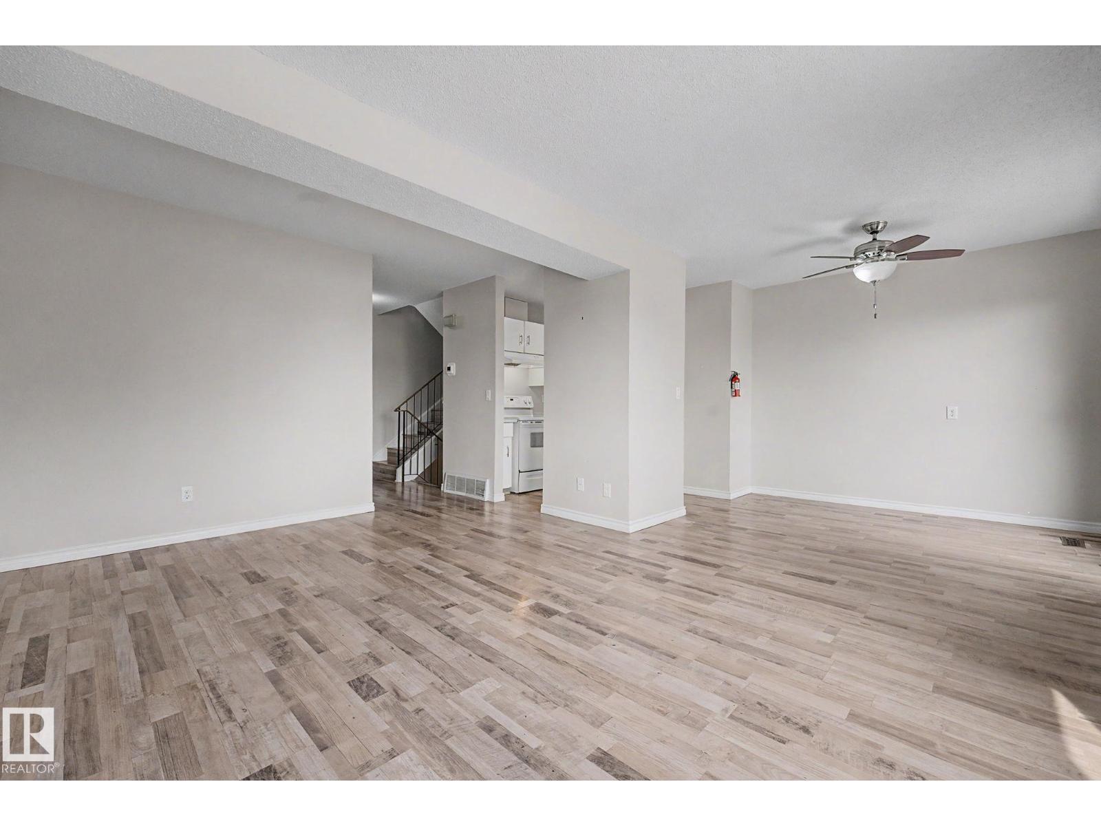 1096 Knottwood Rd E Nw, Edmonton, AB - Indoor Photo Showing Other Room