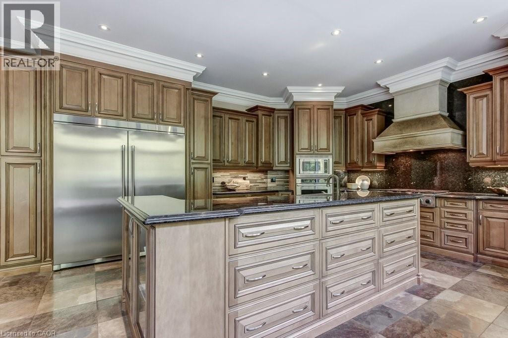 172 Diiorio Circle, Ancaster, ON - Indoor Photo Showing Kitchen With Upgraded Kitchen