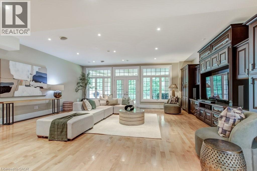 172 Diiorio Circle, Ancaster, ON - Indoor Photo Showing Living Room
