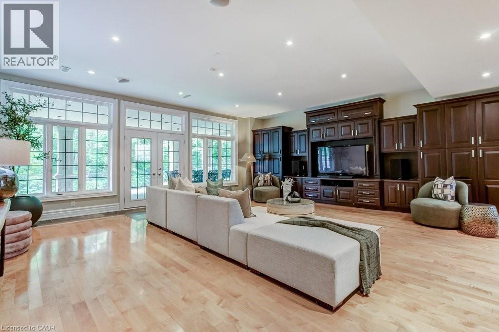172 Diiorio Circle, Ancaster, ON - Indoor Photo Showing Living Room