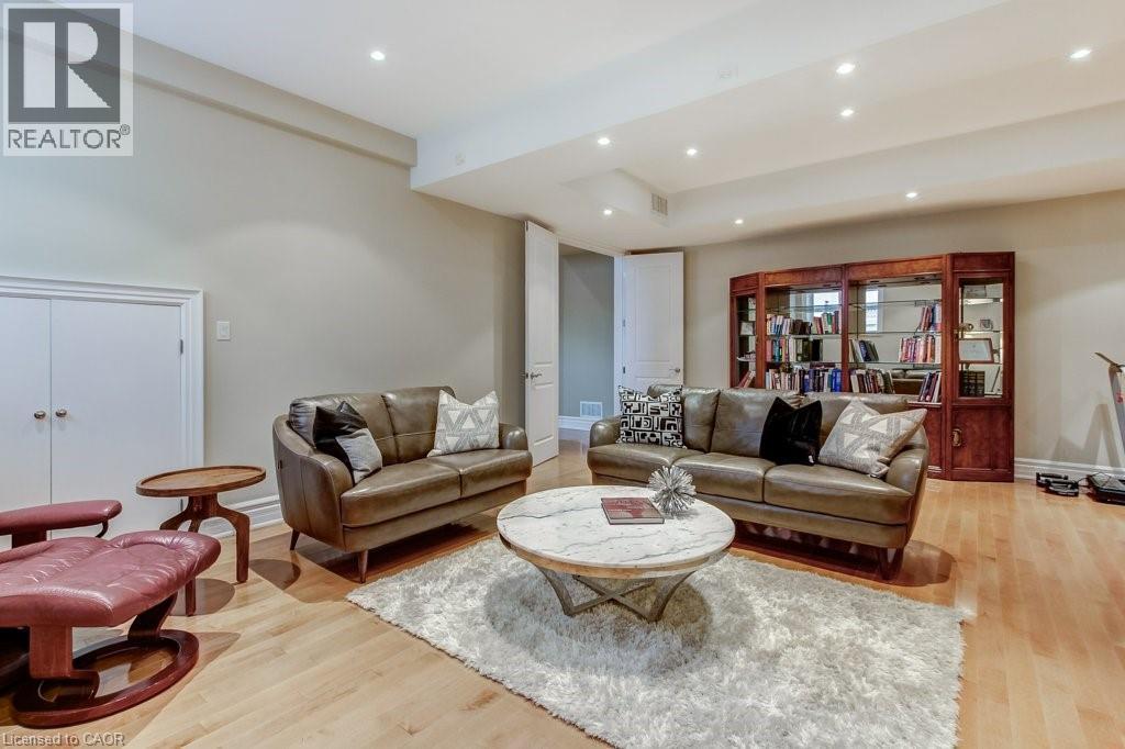 172 Diiorio Circle, Ancaster, ON - Indoor Photo Showing Living Room