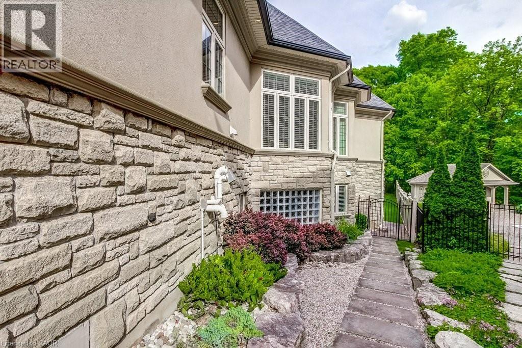 172 Diiorio Circle, Ancaster, ON - Outdoor