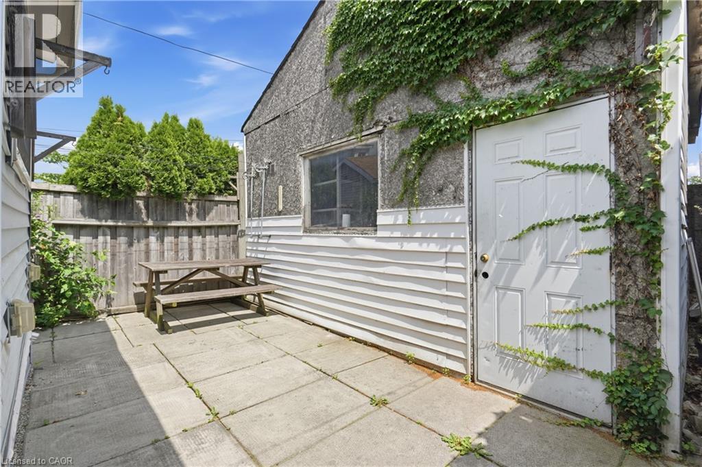 100 Chestnut Avenue, Hamilton, ON - Outdoor