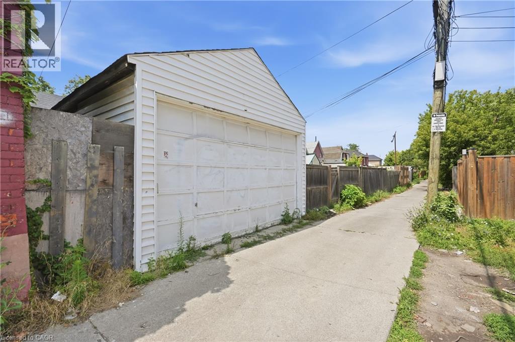 100 Chestnut Avenue, Hamilton, ON - Outdoor