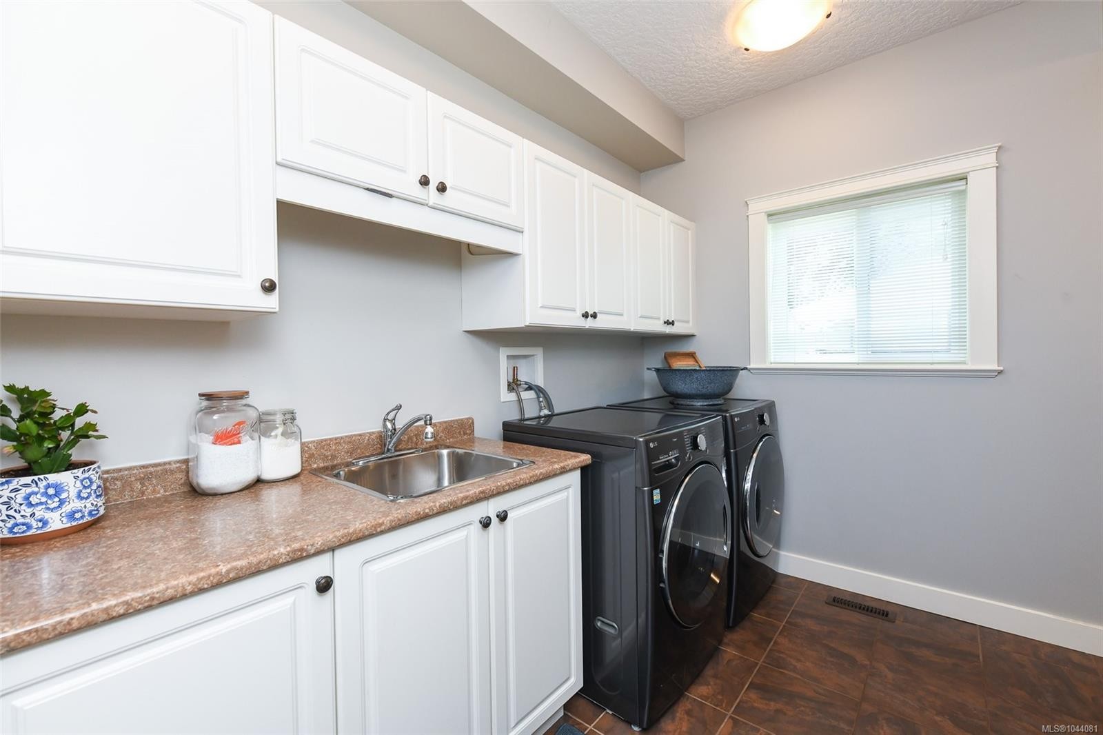 2343 Tutor Dr, Comox, BC