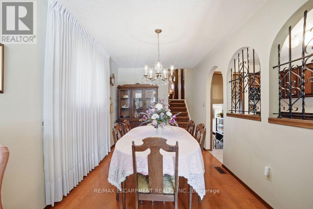 229 East 8Th Street, Hamilton, ON - Indoor Photo Showing Dining Room