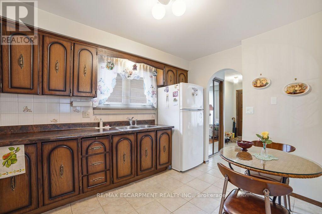 229 East 8Th Street, Hamilton, ON - Indoor Photo Showing Kitchen With Double Sink