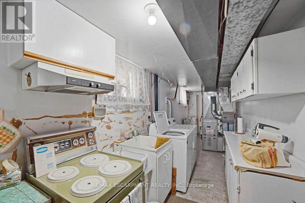 229 East 8Th Street, Hamilton, ON - Indoor Photo Showing Laundry Room