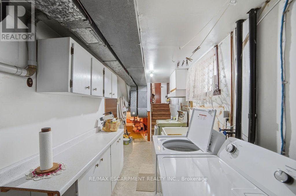 229 East 8Th Street, Hamilton, ON - Indoor Photo Showing Laundry Room