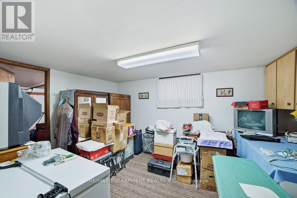 229 East 8Th Street, Hamilton, ON - Indoor Photo Showing Other Room