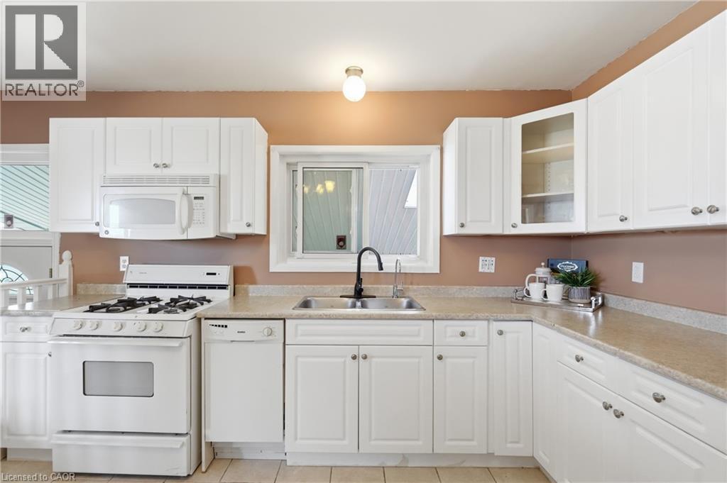104 Nash Road S, Hamilton, ON - Indoor Photo Showing Kitchen With Double Sink