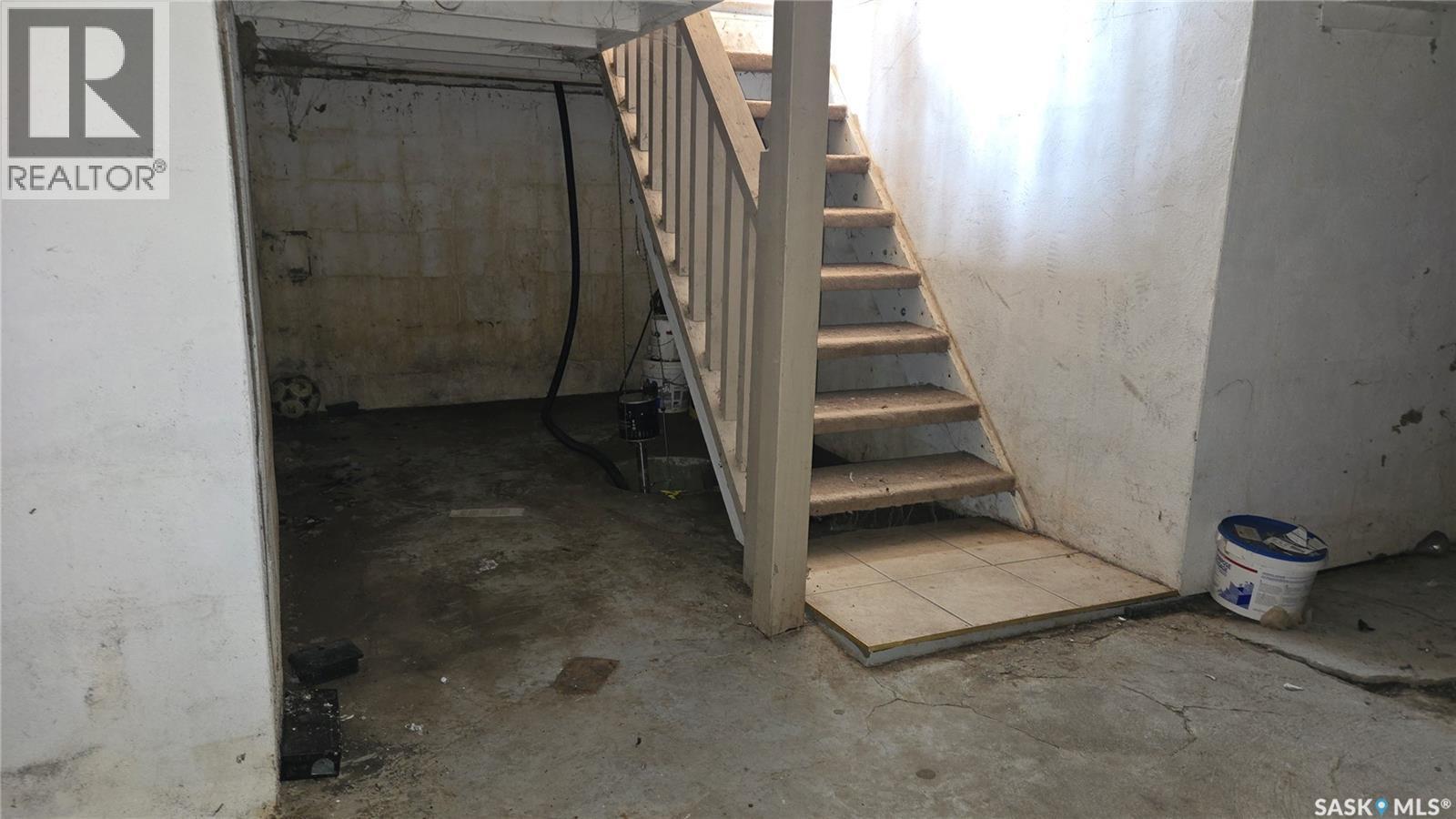 728 Argyle Street, Regina, SK - Indoor