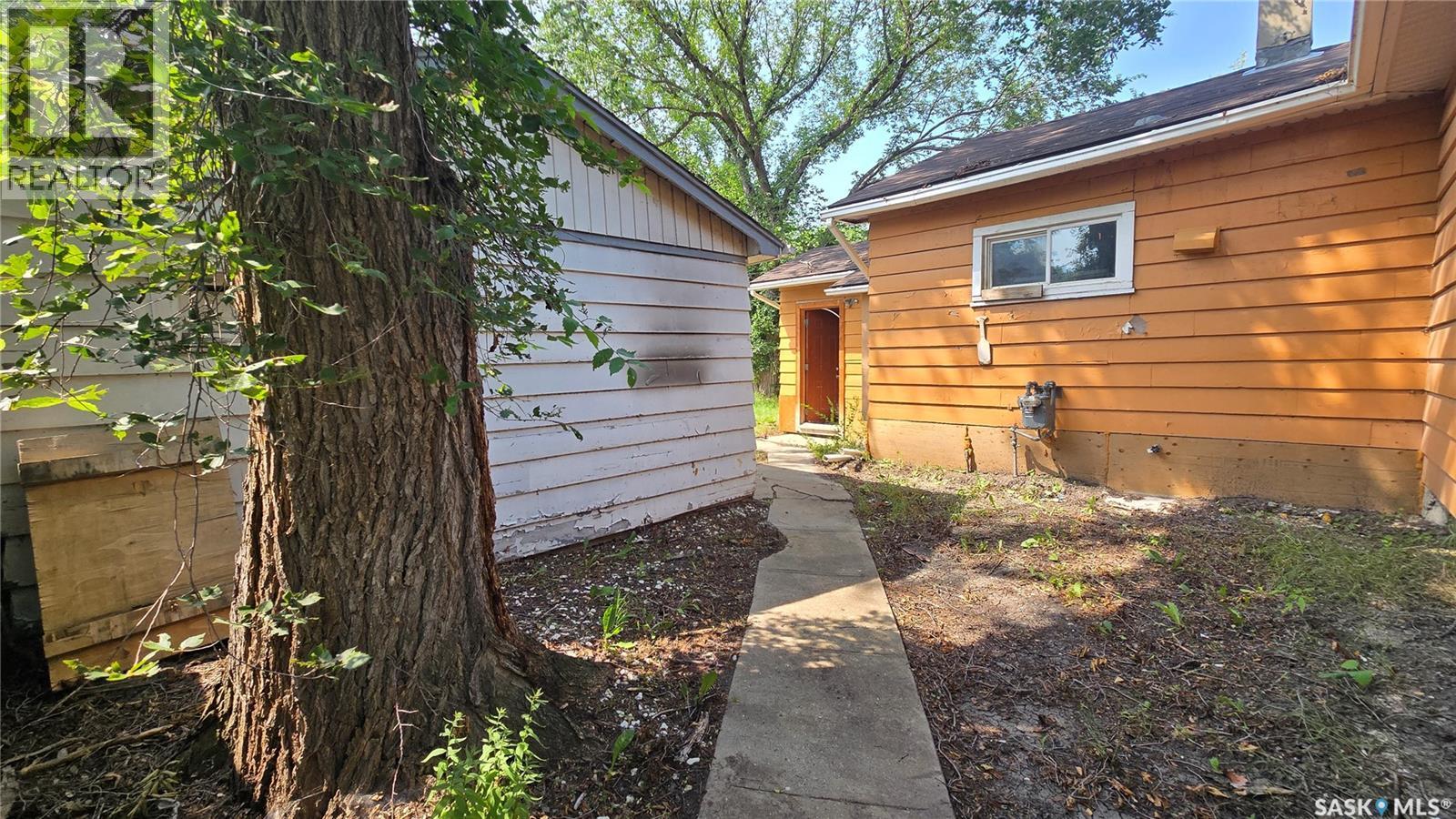 728 Argyle Street, Regina, SK - Outdoor With Exterior
