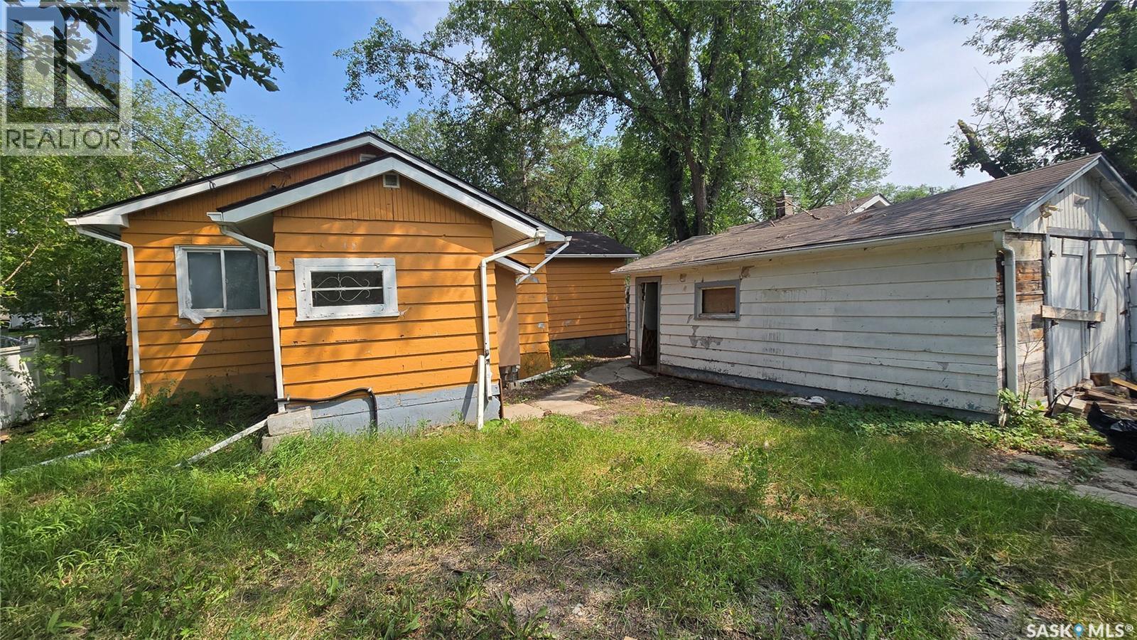728 Argyle Street, Regina, SK - Outdoor With Exterior