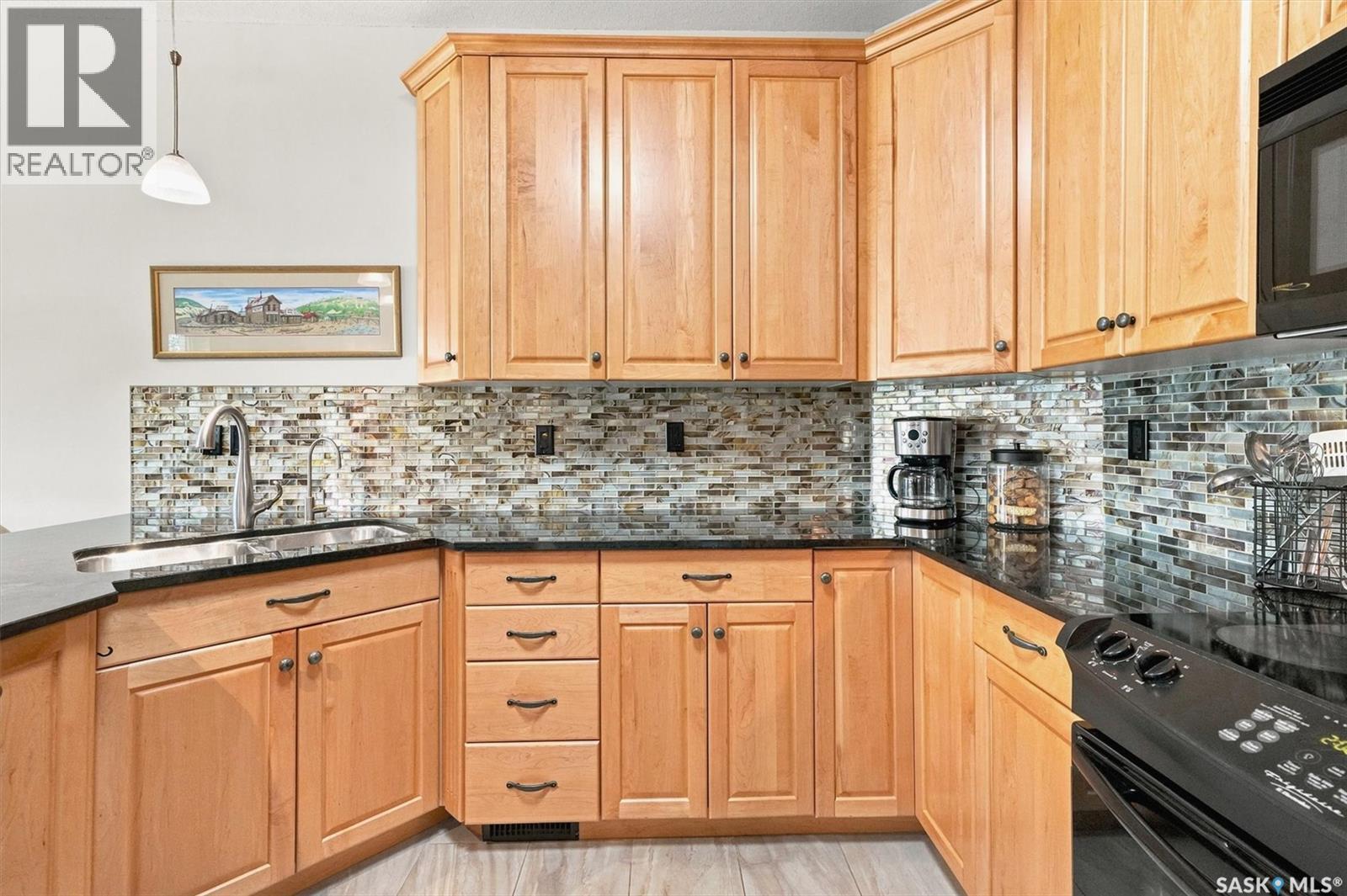 111 655 Kenderdine Road, Saskatoon, SK - Indoor Photo Showing Kitchen