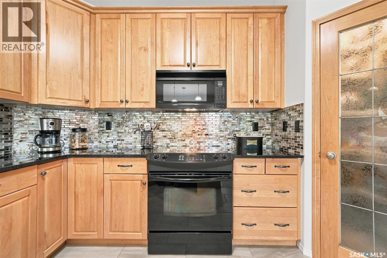 111 655 Kenderdine Road, Saskatoon, SK - Indoor Photo Showing Kitchen