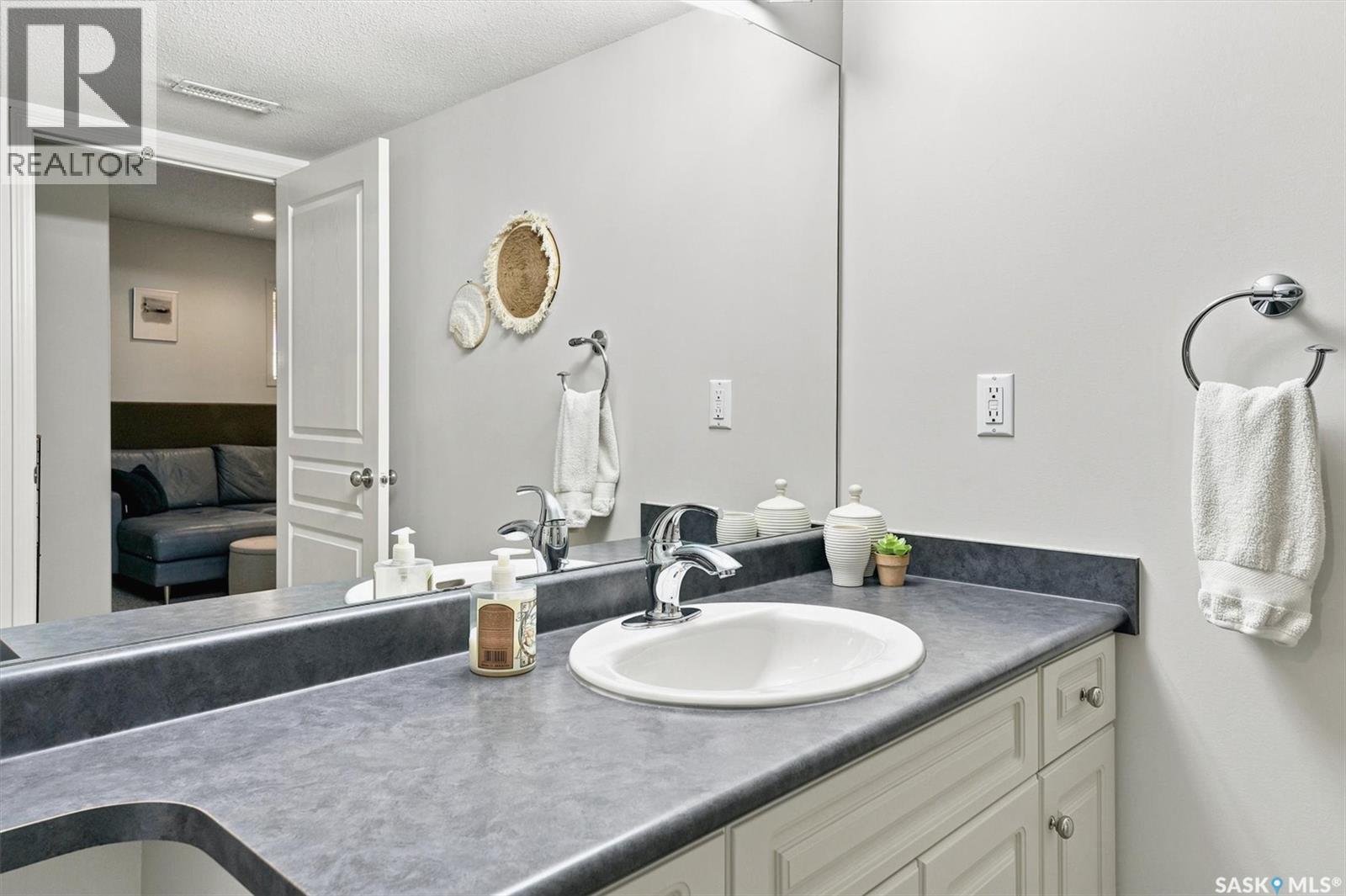 111 655 Kenderdine Road, Saskatoon, SK - Indoor Photo Showing Bathroom