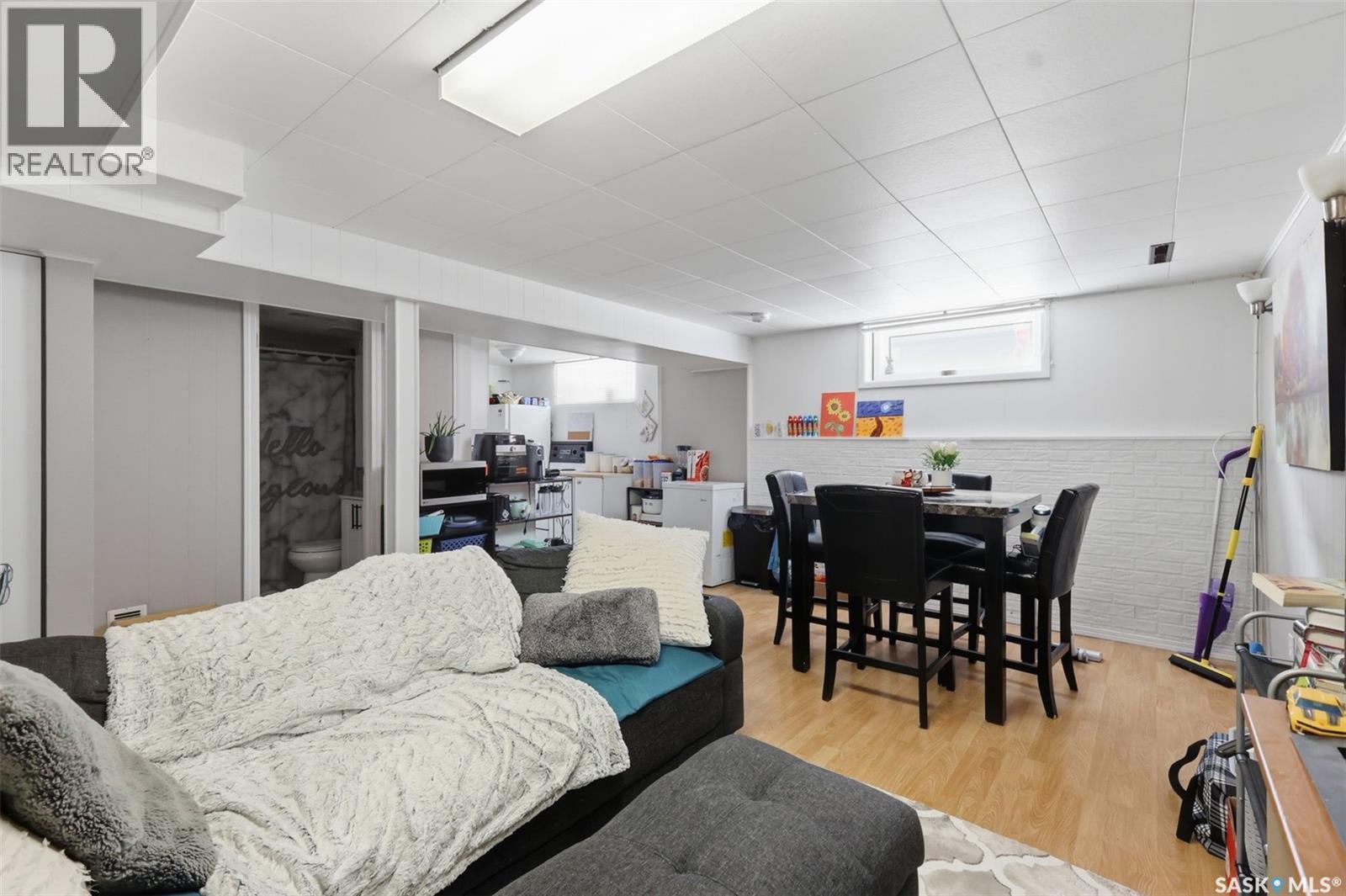 2321 Mckinnon Avenue S, Saskatoon, SK - Indoor