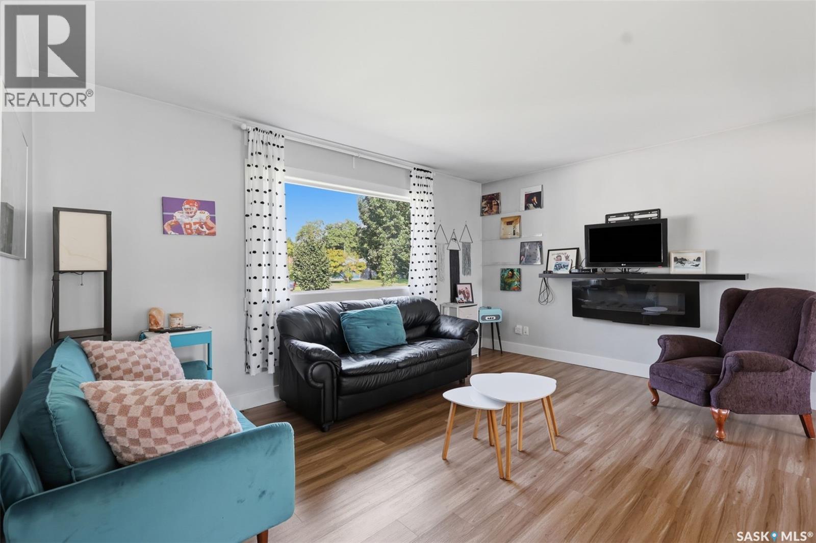 2321 Mckinnon Avenue S, Saskatoon, SK - Indoor Photo Showing Living Room